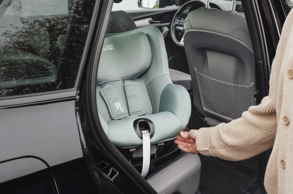 Britax Römer 2023 Dualfix 5Z (61-105 Cm) Galaxy Black - GreenSense 8 Britax Römer 2023 Dualfix 5Z (61-105 Cm) Galaxy Black - GreenSense – Bild 6