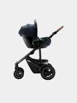 Britax Römer Britax Baby Safe ISense Indigo Blue + Flex Base -Kinderwagen Verkäufe 2024 BABY SAFE iSENSE IndigoBlue 05 SMILE III 2021 72dpi 2000x2000 1